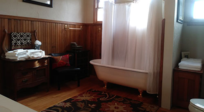 Lodging Glencoe MN Queen Bed Adjoining Bath